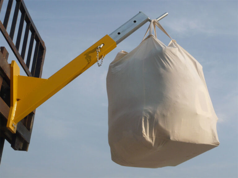 Forklift-lifting-bulk-bag